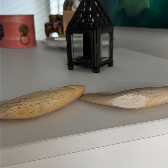 Artisan Hand Carved Vintage Tan Fish Figurines (2) - Picture 10 of 10